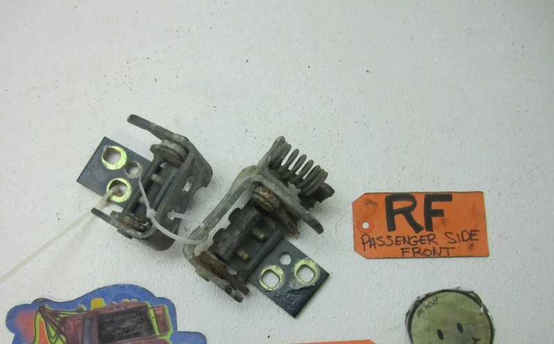 DOOR PANEL DOOR HINGE RIGHT FRONT TOP BOTTOM 97-05 SILHOUETTE VENTURE MONTANA