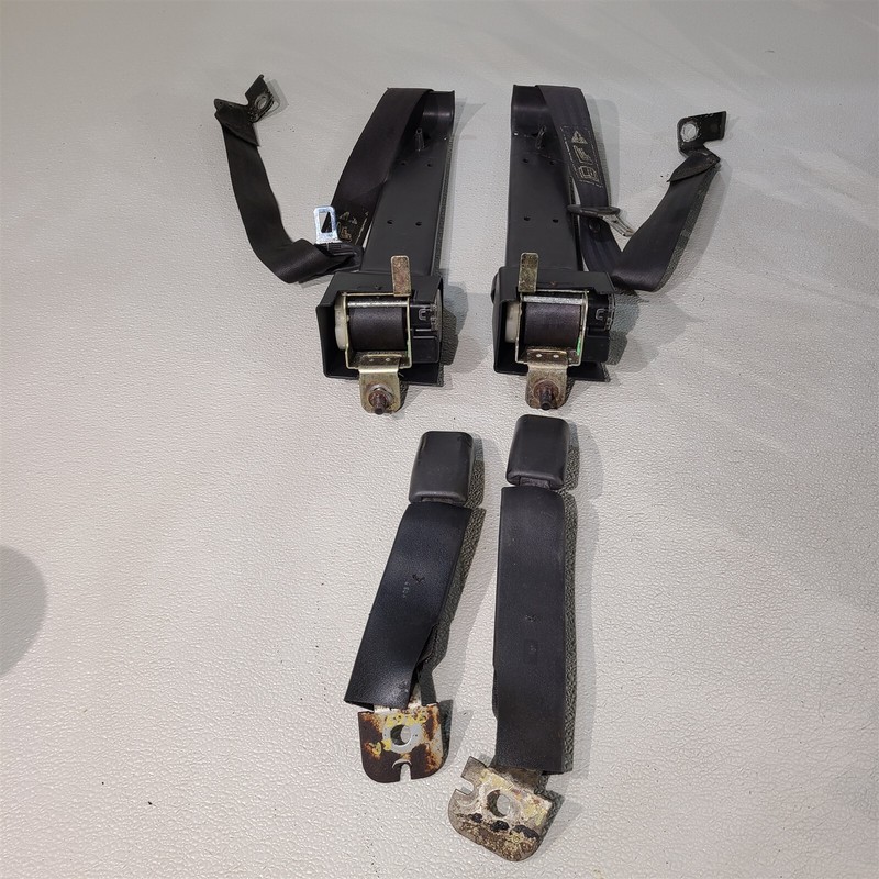99-04 Ford Mustang Convertible Rear Seat Belt Retractors & Latches Lh Rh Set Aa7