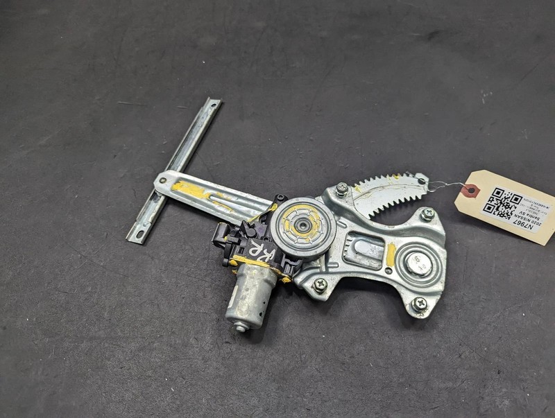 Rear Right Door Window Regulator w/ Motor 2020 Nissan Sentra 82731-6LE0A 21 - 24