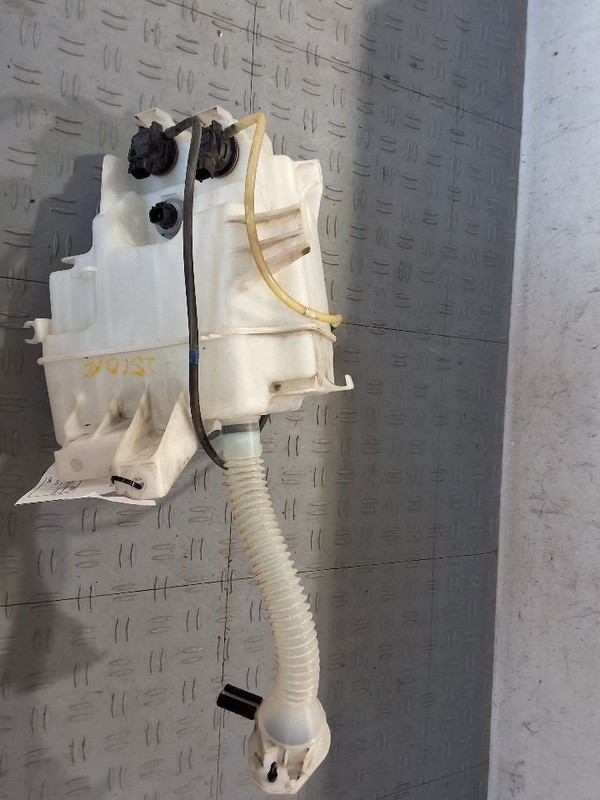 Wash Reservoir Japan Built Fits 08-12 RAV4 3532782