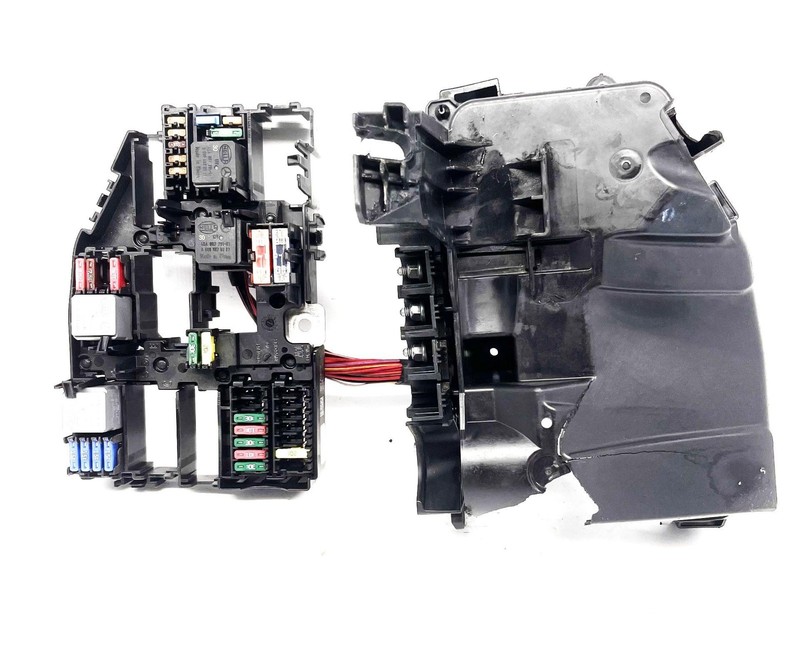 2020-2023 Mercedes GLB 250 Engine Fuse Box Broken Box and Cover OEM A1779069601
