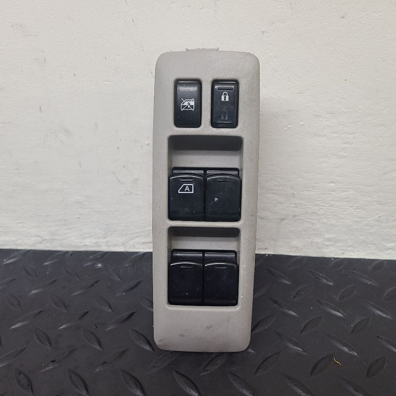 11-15 Nissan Rogue Driver's Master Lock & Window Switch Assm OEM 25401-1VK0A