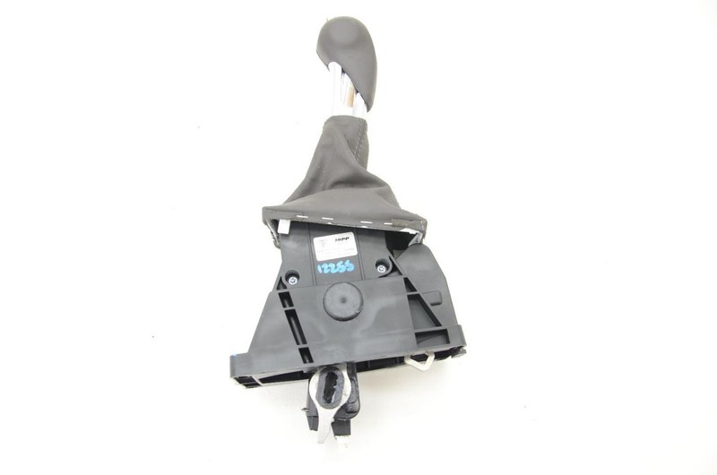 15-18 Porsche Macan 3.0L Automatic Transmission Shifter Assembly