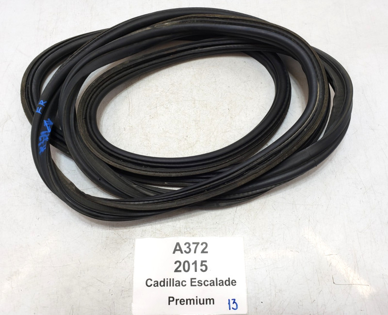 ✅ 15-20 OEM Cadillac Escalade Front Left Driver Side Body Weatherstrip Seal