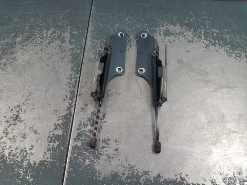 2007 Grand Marquis / Crown Vic Victoria Hood Hinges / Struts #2679 VV2