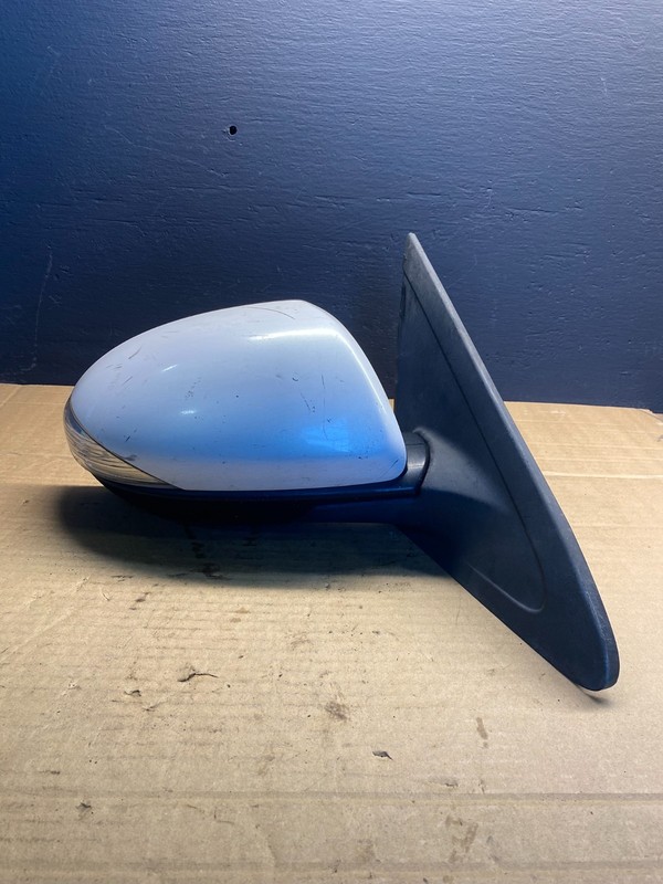 2010 - 2013 Mazda 3 Right Passenger Side View Turn Signal Mirror Power AB7061 DW