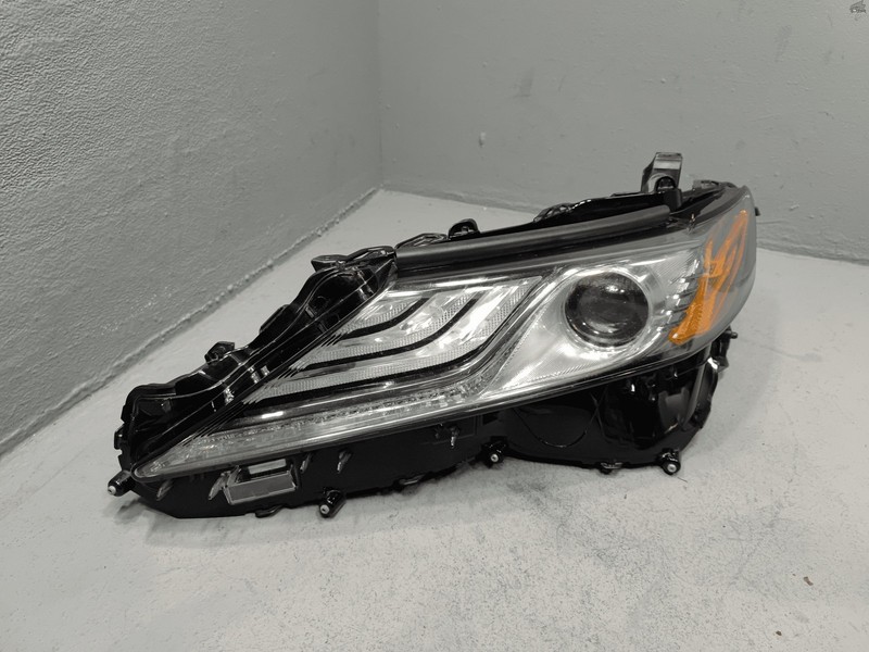 2018 TOYOTA CAMRY XSE FRONT LEFT DRIVER SIDE HEADLIGHT LAMP LIGHT DEFECT OEM