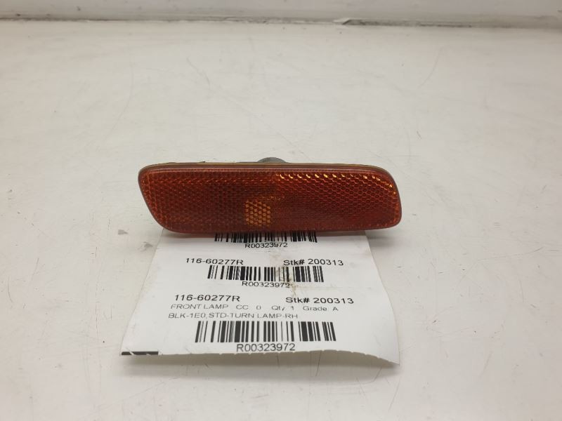Passenger Corner/Park Light Side Marker Fits 98-05 LEXUS GS30081731-30110