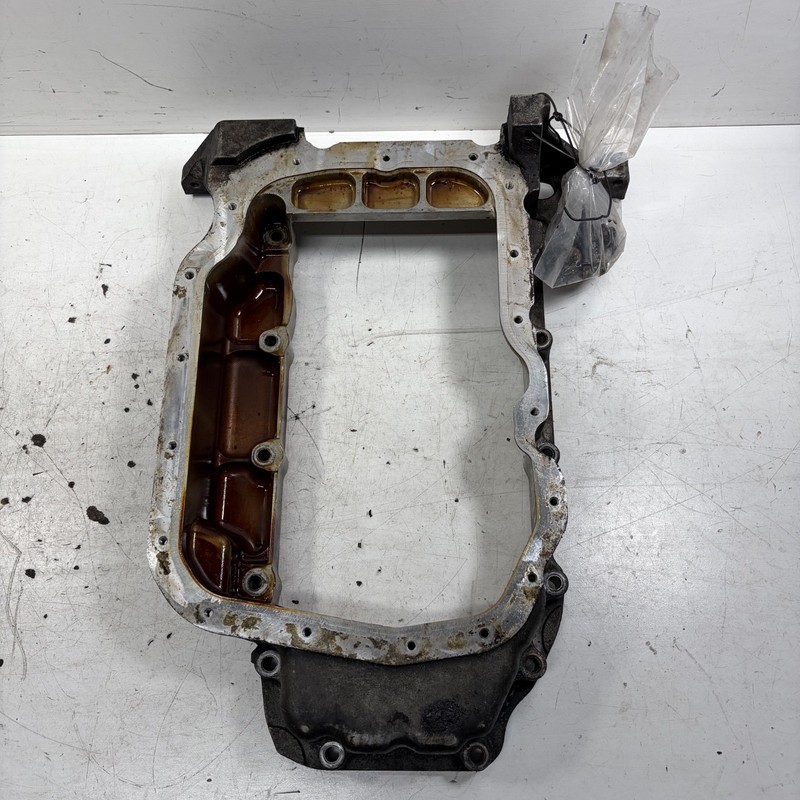 98 Isuzu Rodeo Amigo 2.2 Engine Oil Pan Upper X22SE 8920629210 OEM
