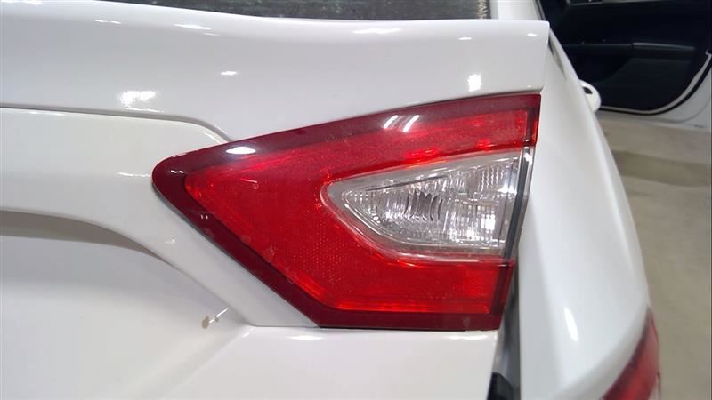 Passenger Tail Light Lid Mounted Hybrid SE Fits 13-16 FUSION 3201439