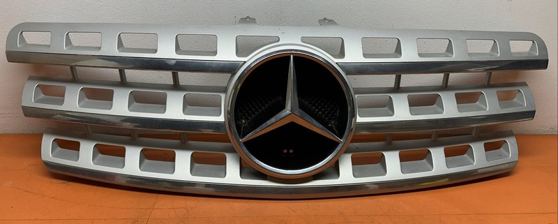 1648802085 | 09 - 11 Mercedes W164 ML350 ML550 Radiator Hood Grille Grill OEM