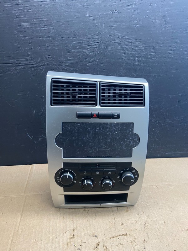 2005 - 2007 Dodge Charger Dash Climate Temperature Control Radio Bezel AB9698 DG