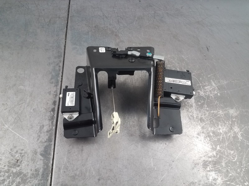 2010 Chevy Corvette C6 Grand Sport Vert Trunk Latch / Antenna #7971 M2
