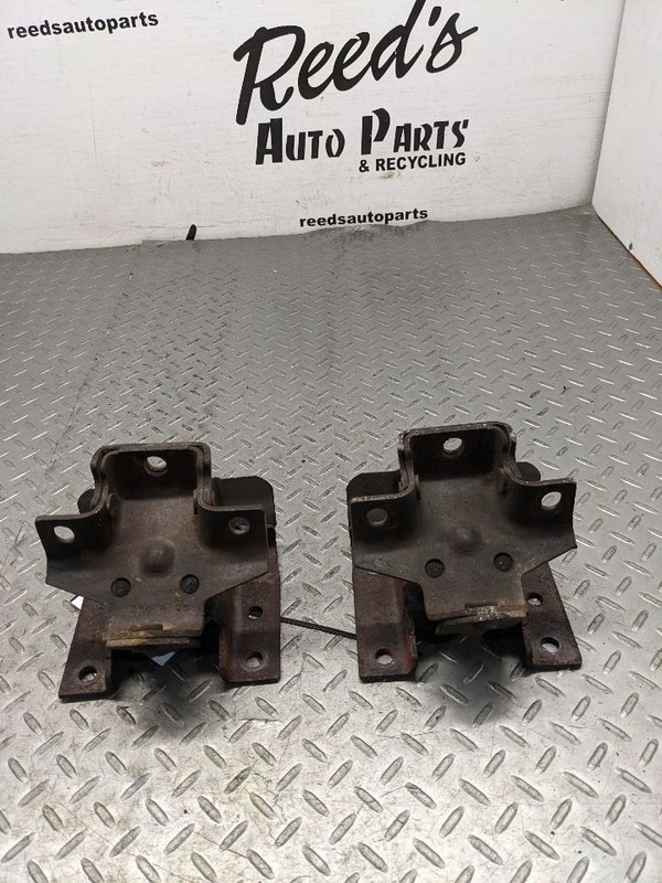 ENGINE MOUNT 4.8L & 5.3L LS 4X4 15113849 & 15113847 SILVERADO 1500 1999-