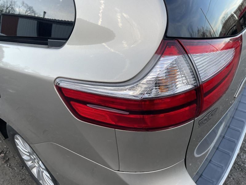 15-19 TOYOTA SIENNA LEFT TAIL LIGHT QUARTER MOUNTED 3.5L AT 25K FWD -XLE- 36501