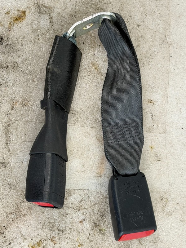 2006 LEXUS ES330 Rear Center Seat Buckle OEM #020