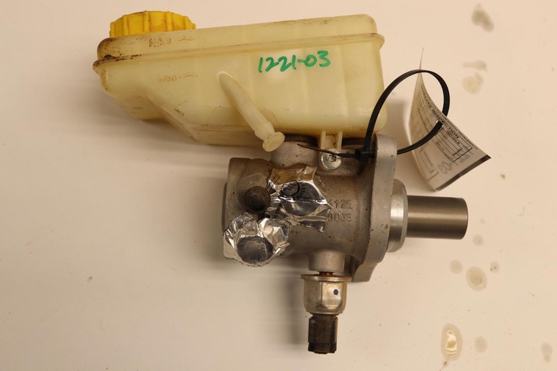 2007-2010 ASTON MARTIN V8 VANTAGE POWER BRAKE MASTER CYLINDER W/ TANK OEM