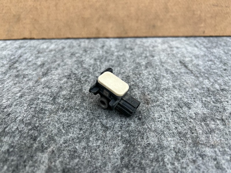 INFINITI QX56 QX80 2011-2017 OEM FRONT RADIATOR SUPPORT FRONT BUMPER SENSOR ASSY