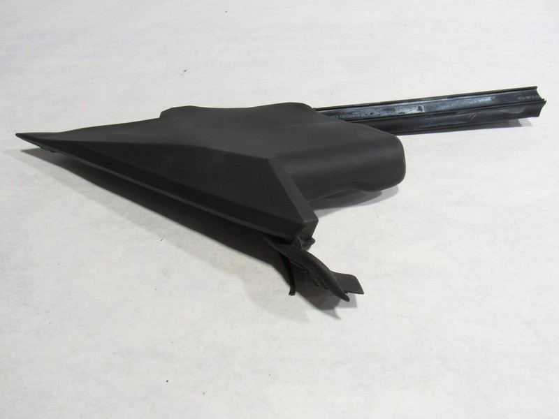 18-21 Aston Martin Vantage 2019 Right Passenger Door Weatherstrip Seal Cover ;:A