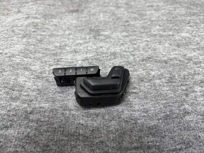 INFINITI QX30 2017-2019 OEM FRONT RIGHT PASSENGER SEAT CONTROL SWITCH ASSY BLACK