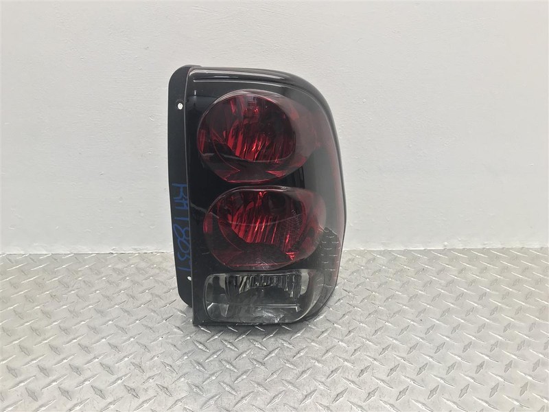 02-09 CHEVROLET TRAILBLAZER PASSENGER RIGHT TAILLIGHT LAMP OEM 15131579