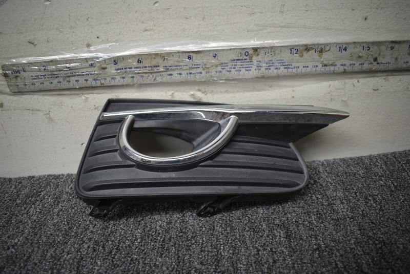 2014-2017 INFINITI Q50 RIGHT SIDE FOG LIGHT BEZEL FACTORY OEM