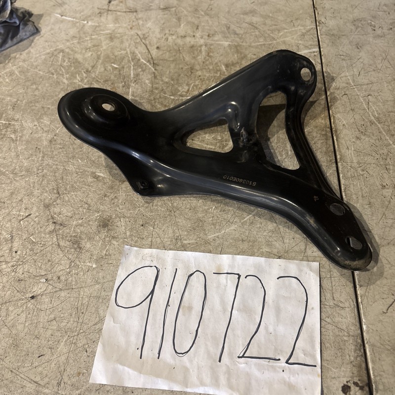 07-09 Lexus RX350 08-13 Toyota Highlander FRONT LH Subframe Bracket 51036-0E010