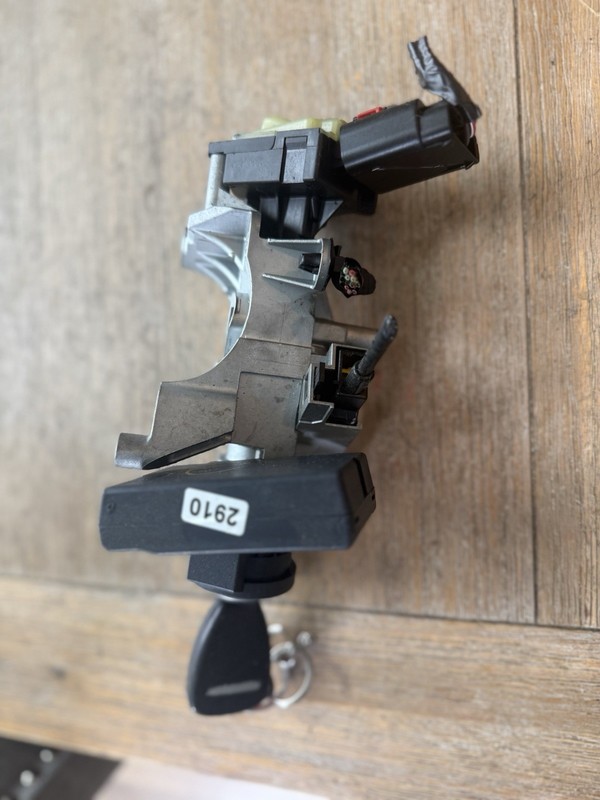 2008-2012 JEEP LIBERTY IGNITION LOCK W KEY & IMMOBILIZER OEM 05057296AJ