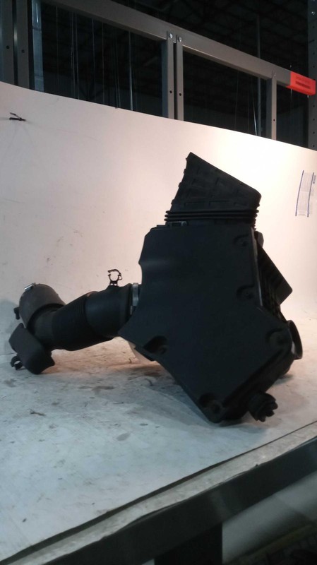 2014 Audi Q5 Air Cleaner Assembly OEM 8K0133837Q Used 132K Miles Grey