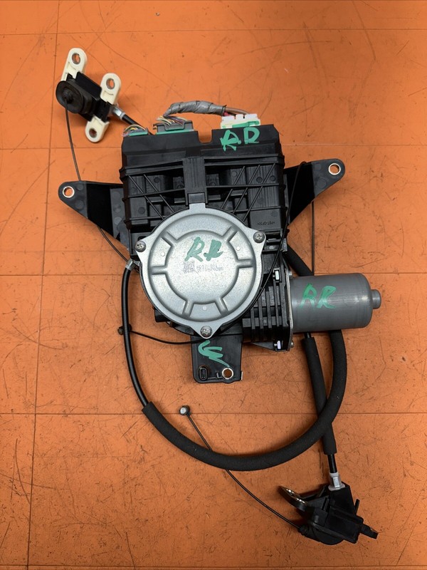 2011 - 2017 HONDA ODYSSEY RIGHT REAR SIDE POWER SLIDING DOOR MOTOR CABLE OEM RR