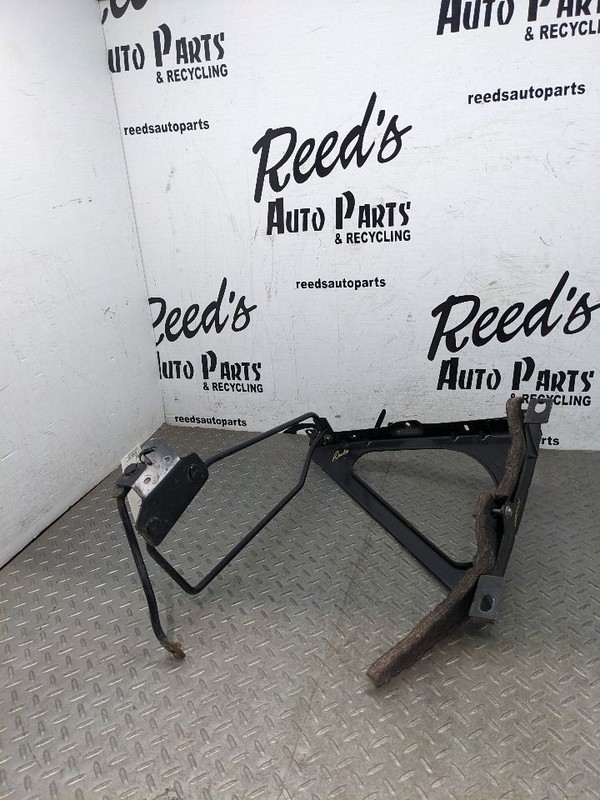 06-09 Pontiac Solstice Fender Bracket Support Upper right Side OEM 1169494