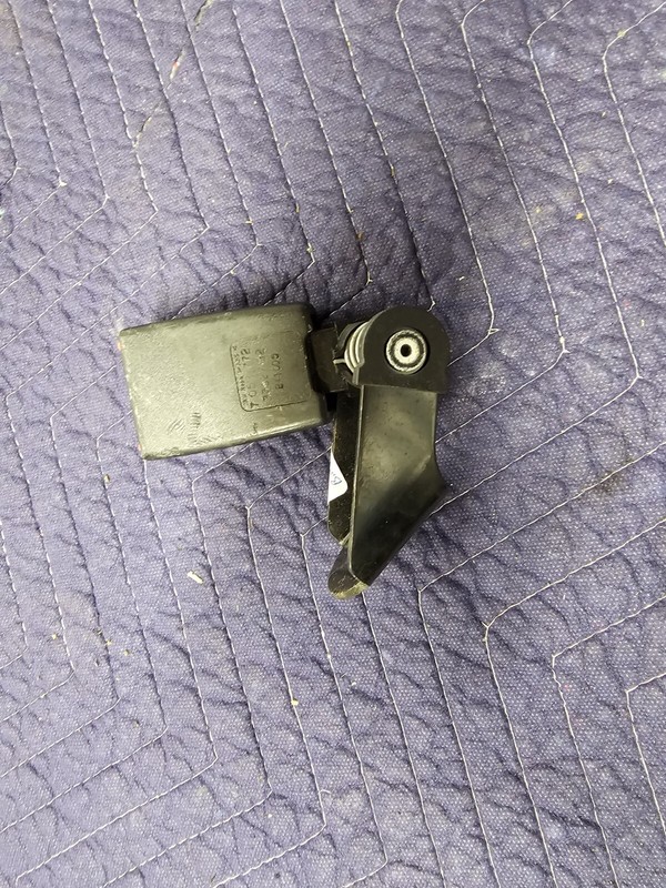 04-08 BMW 530i E60 E61 Rear Right Passenger Side Seat Belt Buckle 7059772 OEM