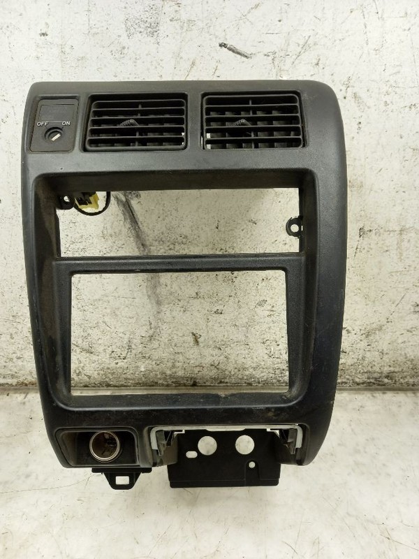 04 TOYOTA TACOMA RADIO DASH BEZEL WITH VENTS