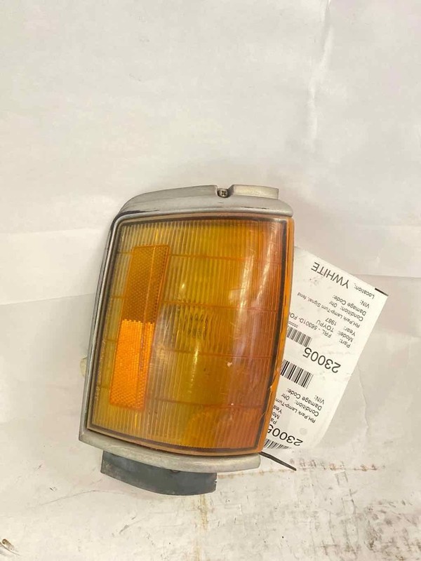 Park Light/lamp TOYOTA PICKUP Right 87 88