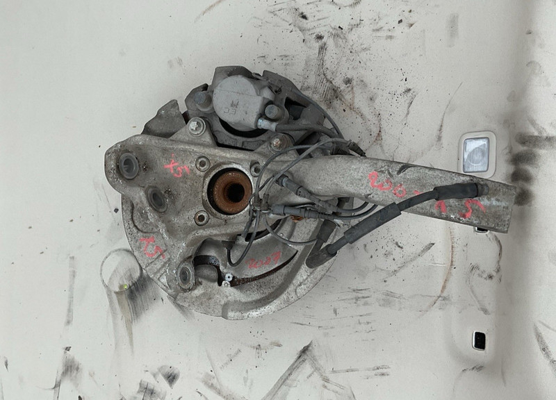 2008-2014 BMW E70 E71 FRONT LEFT DRIVER SPINDLE KNUCKLE HUB 3121 6773783 OEM