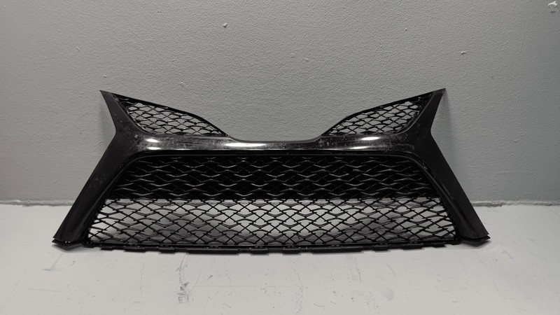 2018-2020 Toyota Camry SE XSE Front Bumper Center Lower Grille OEM Gloss Black