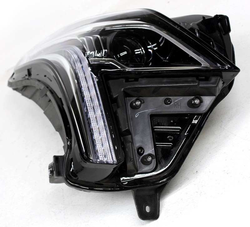 OEM Right Passenger Side LED Headlamp For Cadillac XT5 84648544 Missing Tab