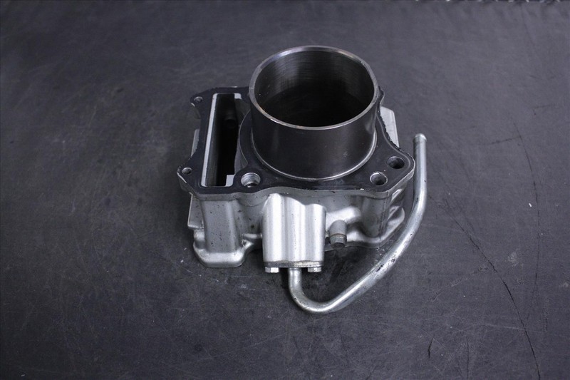 2007 HYOSUNG GT 650 ENGINE CYLINDER JUG BARREL WITH OIL LINE #1 OEM GT650 07