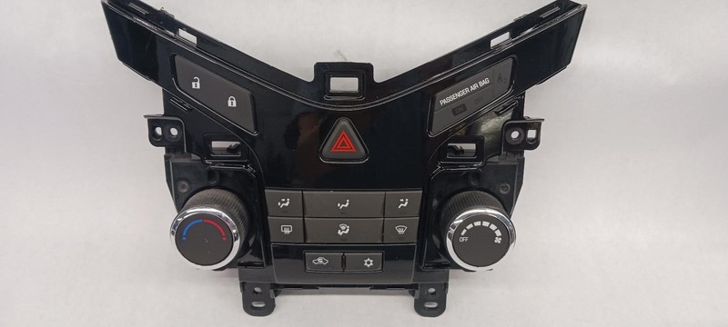 12-'16 CHEVROLET CRUZE Heat AC Controller w/o heated seat OEM