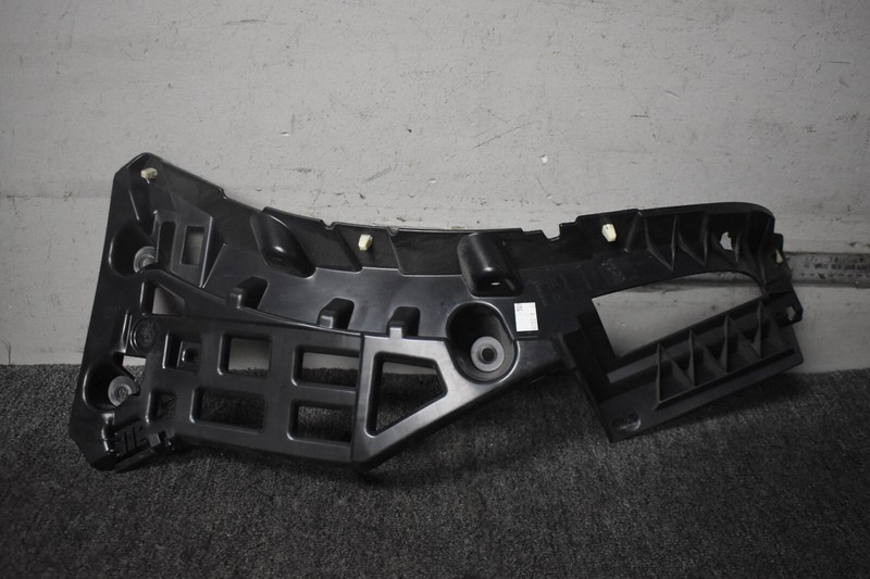 2015-2020 PORSCHE MACAN REAR RIGHT SIDE MOUNTING BRACKET FACTORY OEM