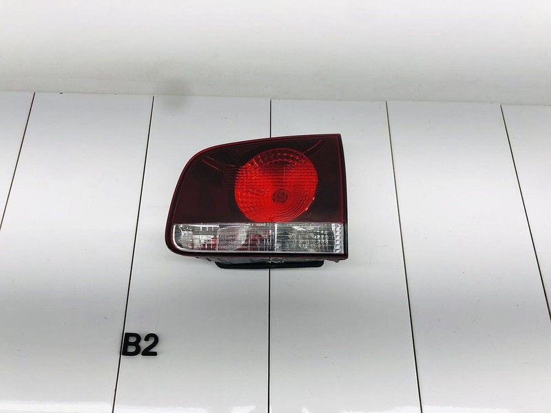08-10 VOLKSWAGEN TOUAREG REAR RIGHT SIDE INNER TAIL LIGHT BRAKE STOP LAMP OEM