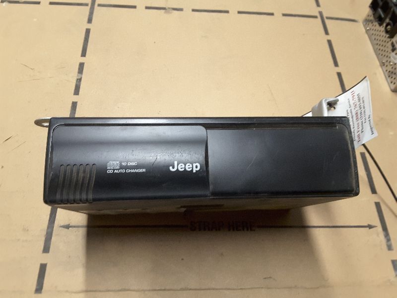 99 00 01 02 JEEP GRAND CHEROKEE AUDIO EQUIPMENT 2-7 PIN CONNECTORS CD CHANGER