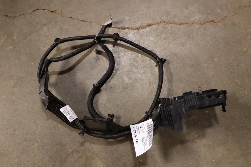 2020-2023 CHEVY SILVERADO 2500 POSITIVE BATTERY CABLE WIRE W/ JUNCTION BLOCK OEM