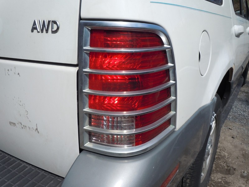 2002-2005 Mercury Mountaineer Quarter Panel Mounted Tail Light Passenger Right