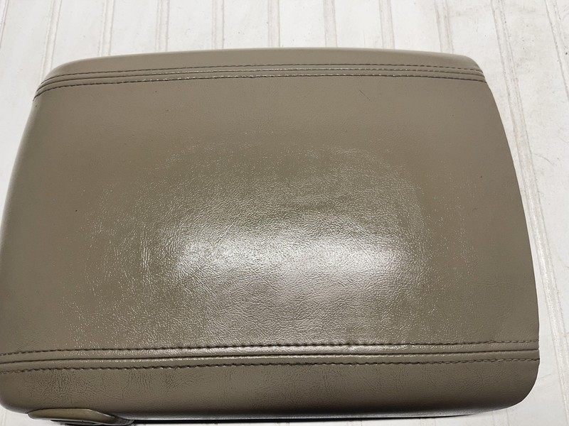 03-06 GMC YUKON DENALI ARM REST LEATHER CLEAN OEM