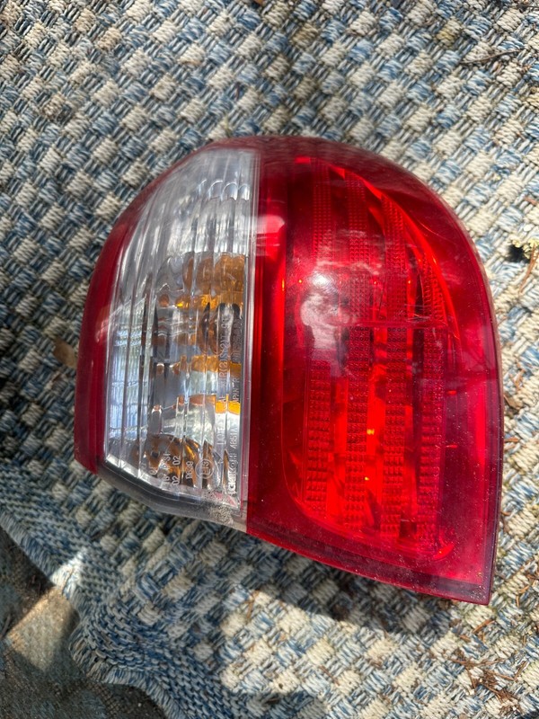 00-01 INFINITI I30 OEM LH DRIVER SIDE TAILLIGHT ASSEMBLY