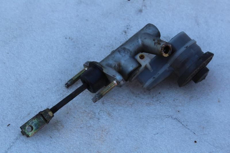1991 TOYOTA CELICA CLUTCH MASTER CYLINDER WITH RESERVOIR