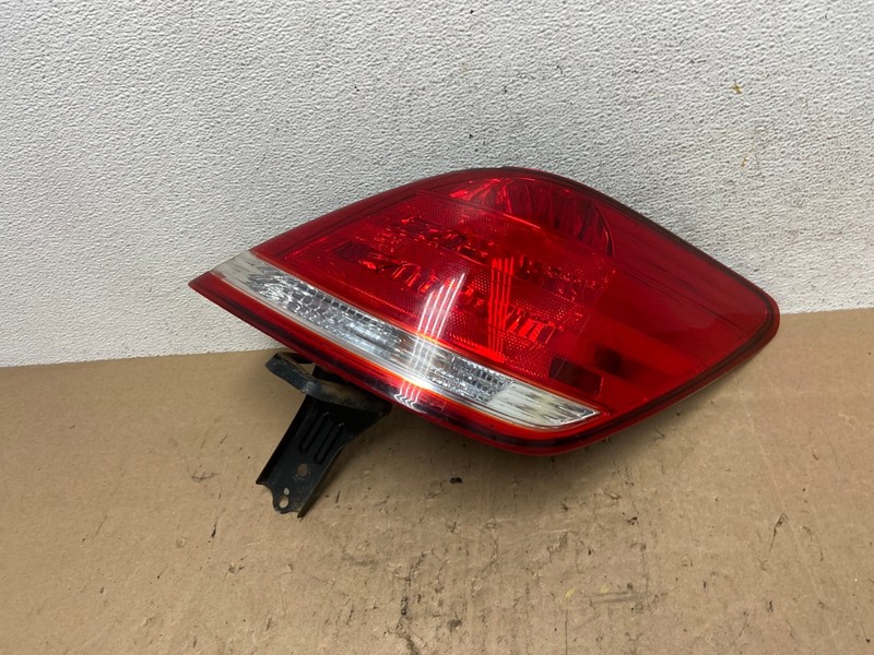2005-2010 Toyota Avalon Right Passenger Side Tail Light DEPO AE6581 LK