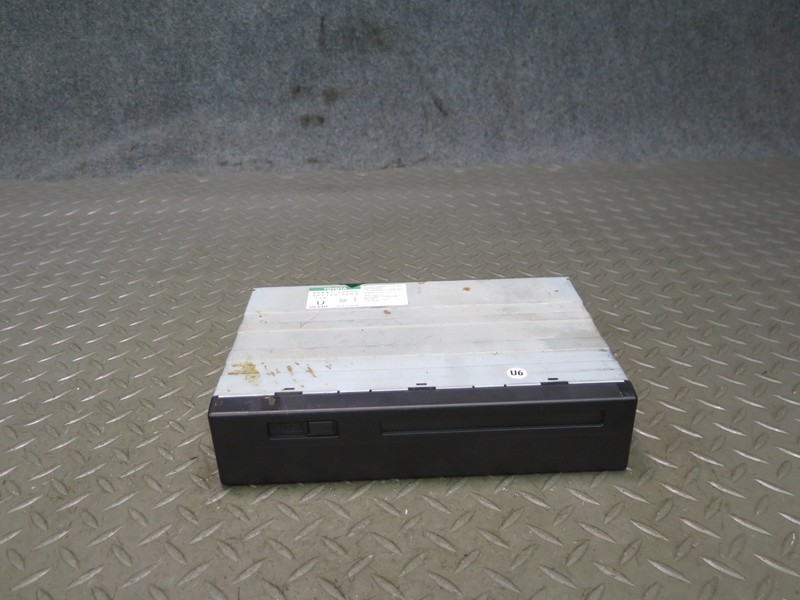 2004-2007 LEXUS UZJ100L LX470 GPS NAVIGATION DVD PLAYER CONTROL UNIT 86841-50090