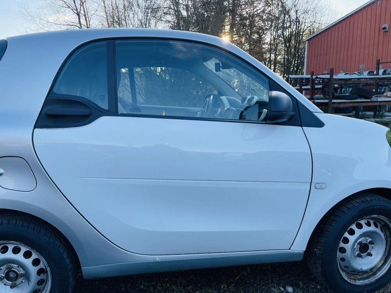 2017 Smart Fortwo Right Passenger Side Front Door White
